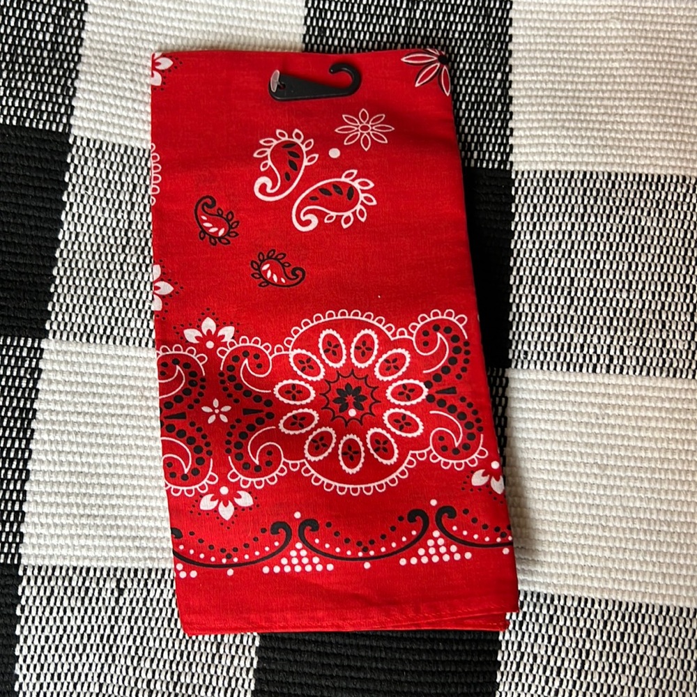 #A.28.0 🦋$2 ADD ON• Bandanna Red